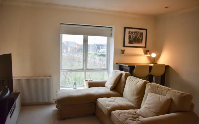 Trendy 2 Bedroom Apartment Near City Centre