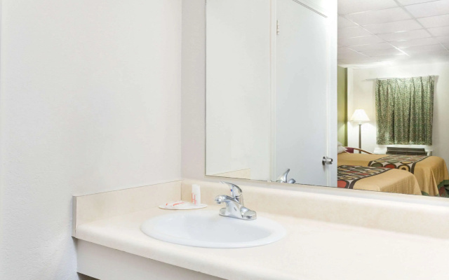 Super 8 by Wyndham Fredericksburg
