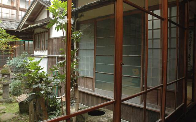 Отель Ebisuya Araki Ryokan Аиои вид на фасад