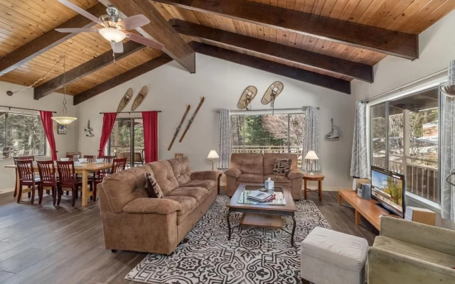 Maple Leaf Lodge