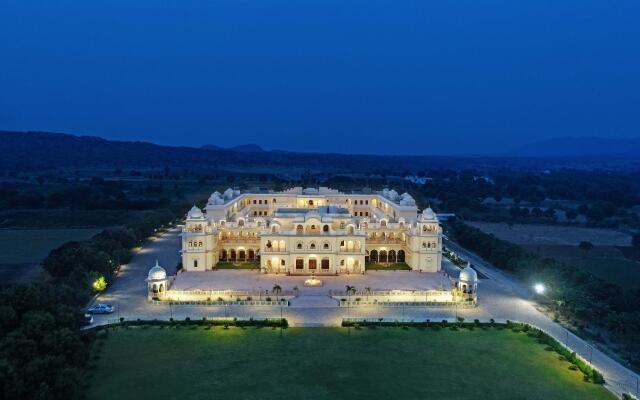 Отель The Jaibagh Palace вид на фасад