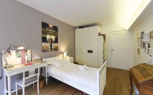 Family apartment near Montparnasse