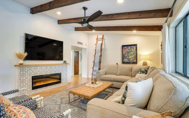 Luxurious Outdoor Oasis! Spacious Mesa Retreat