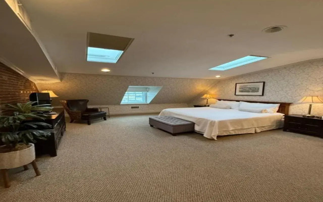 Penn's View Hotel
