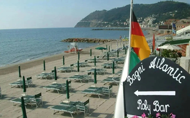 Trilocale ristrutturato a 200m dal mare:VINCI246