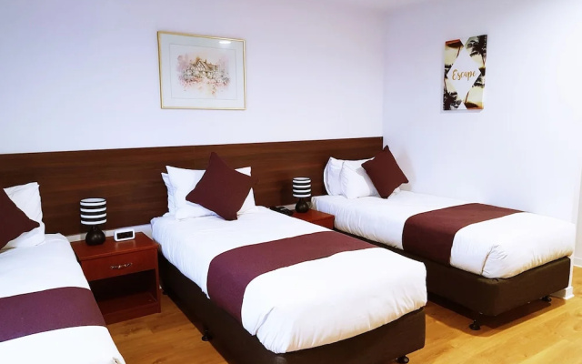 Отель Airport Garden Inn 