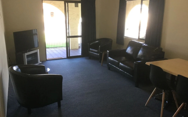 Captains Quarters Motor Inn