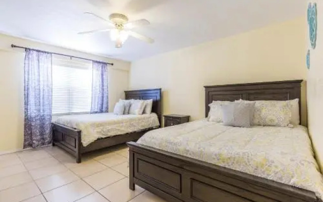 111 E. Huisache