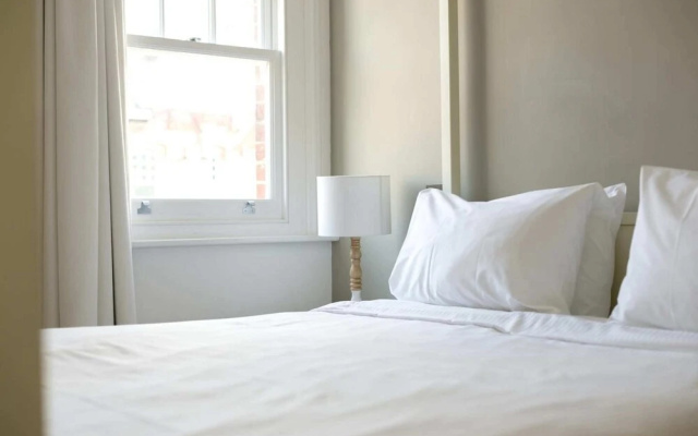 Luxury 2BR Penthouse in West Kensington W/terrace