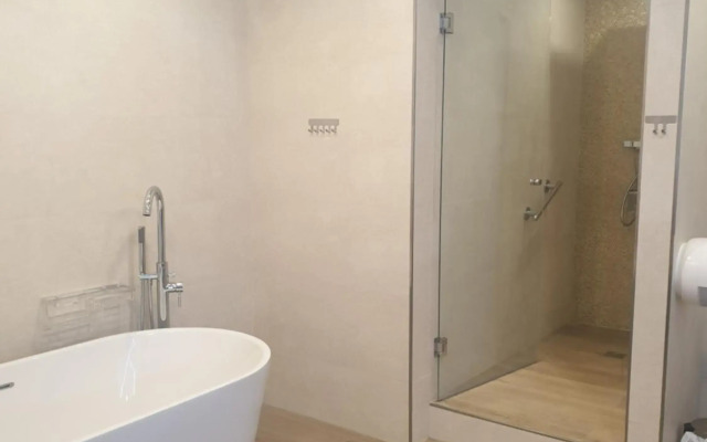 LUXURY YACHT STAY "White Dove" sleeps 6