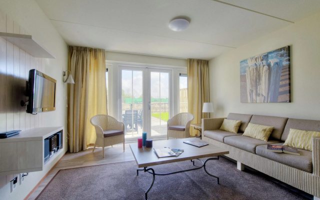 Spacious, detached and child-friendly villa, beach at 400 m.