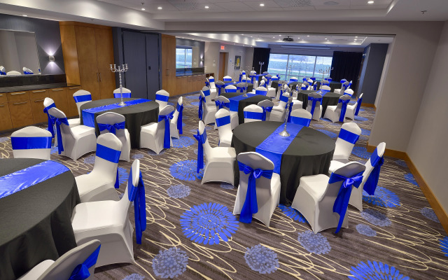 Holiday Inn Express And Suites Vaudreuil Dorion