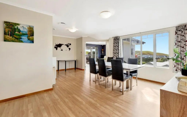 Cheerful 4 bedroom home with free parking.