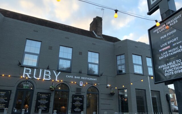 RUBY Pub & Hotel Брайтон