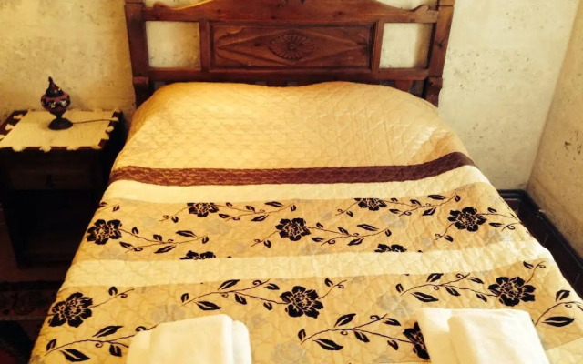 Anatolia Raymonde Cave House