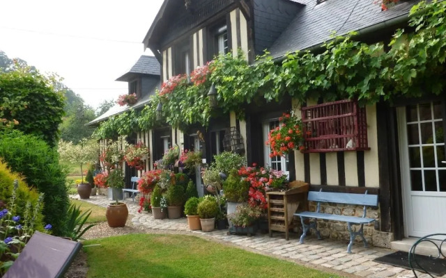 La Ferme Du Pressoir Guest House