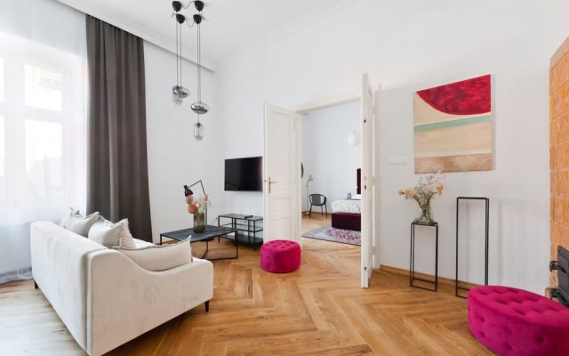 Fantastic Well-decorated 3 Bedrooms Cracovian Home Located in the Old Town 1