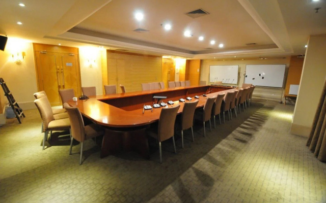 Vienna Royal Hotel (Beijing Miyun)