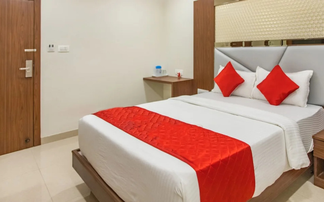 Hotel Hometown - Near BKC