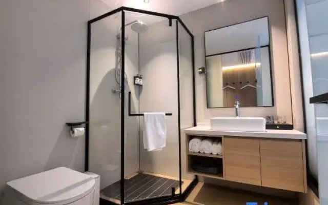 Home Inn Plus Pax Hotel (Xi'an Tianwang Metro Station)