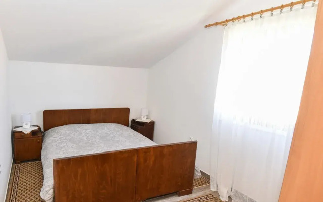 Holiday Home in Veli Iz With Fenced Garden
