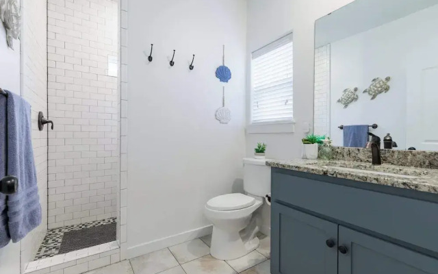 Comfy 3bdr Right in Town Sleeps 10