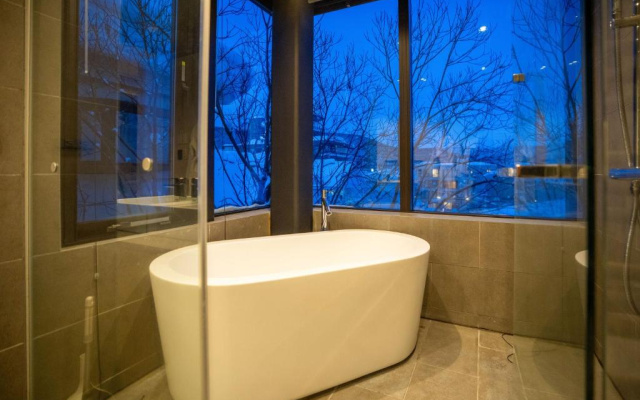 Matthew Suites