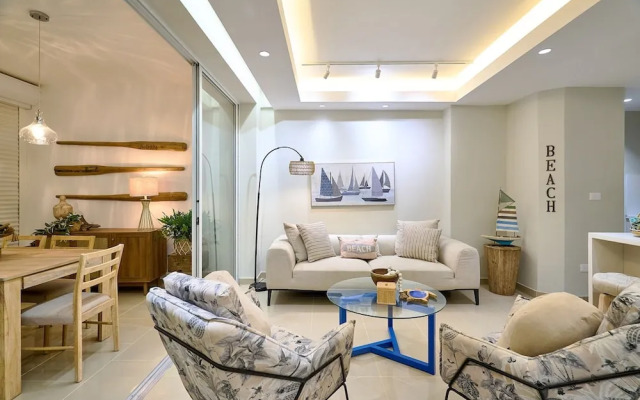 Marbella LUX Essence Beachfront Pool 11thfloor