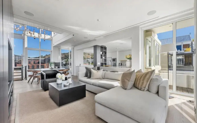 The Canal Three Bedroom Pool Duplex Penthouse - 007