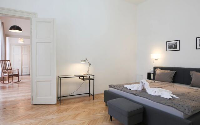 Отель Wenceslas Apartment for 10 with AC Чехия, Прага - отзывы, цены и фото номеров - забронировать отель Wenceslas Apartment for 10 with AC онлайн комната для гостей