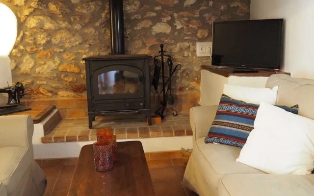 Charming Holiday House Within Walking Distance of Cala Llonga Beach and Village