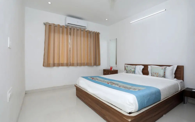 OYO 11075 Home Modern 3BHK Gulab Bagh