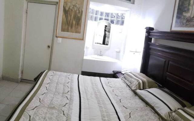 Hotel Baeza вид на фасад