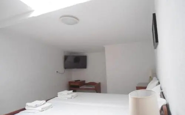 Leonidas Apartments