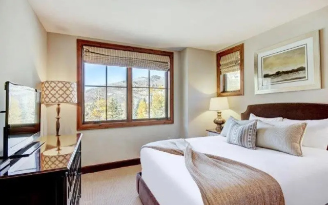 Vail Ritz Carlton 3Bed MtnView