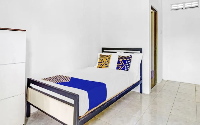 SPOT ON 90742 Kinanthy Homestay Syariah