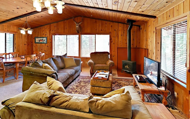 4BR 3BA Tahoe Donner House by RedAwning