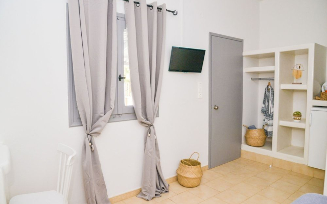 Avgerinos Deluxe Rooms
