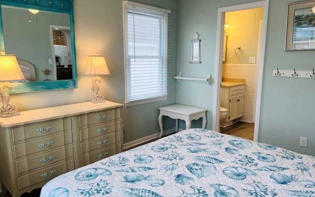 Beach Time 5 Bedroom Home by RedAwning