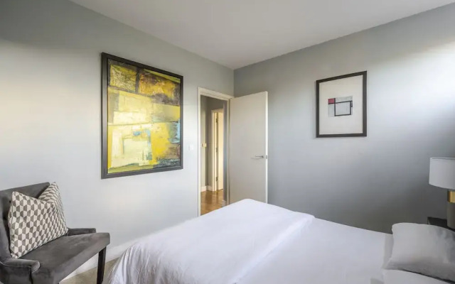 Luxurious Private One Bedroom Apartment