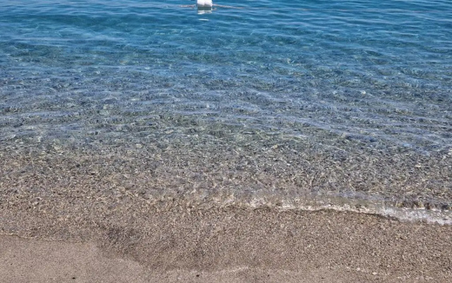 Miriam 21, a 300 metri dal mare