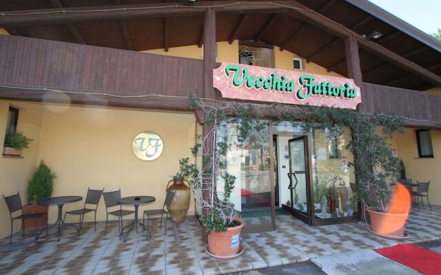 Отель La Vecchia Fattoria Италия, Лорето - отзывы, цены и фото номеров - забронировать отель La Vecchia Fattoria онлайн вид на фасад