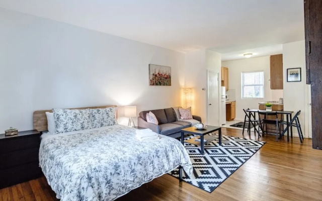 GEM Location+cozy Studio 1bd, Bath&kitchen!