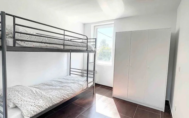 House With Free Parking 15min From The Airport
