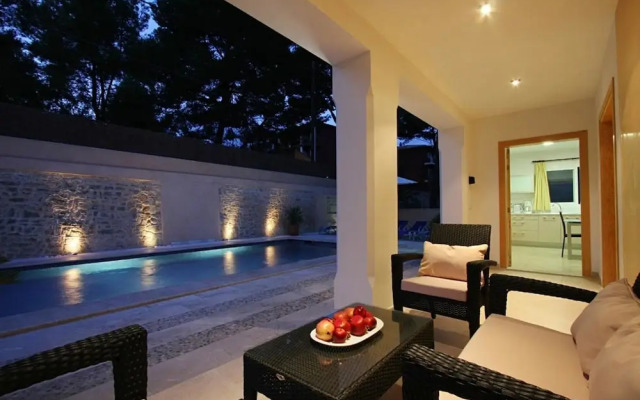 Villa - 4 Bedrooms with Pool and WiFi - 103196