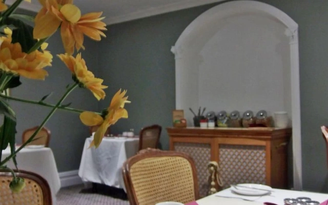 Windsor Lodge Hotel