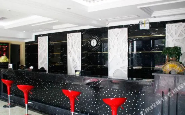 Xiangzhanglin Fashion Hotel(赤水香樟林时尚酒店)
