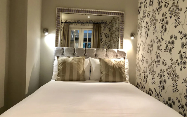 Claverton Street Apartment