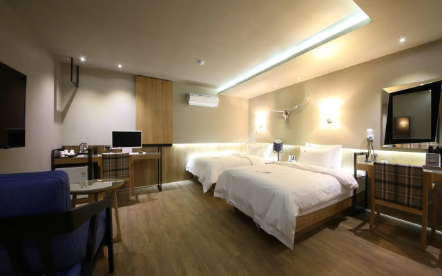 Avenue Hotel