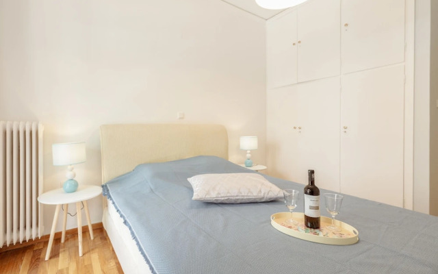 Cozy Flat in hip Koukaki